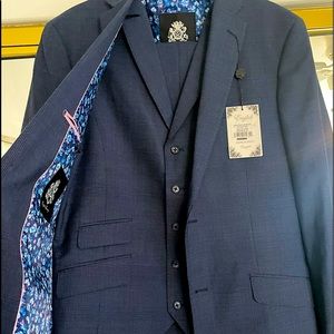 Men’s 3 pc suit NWT